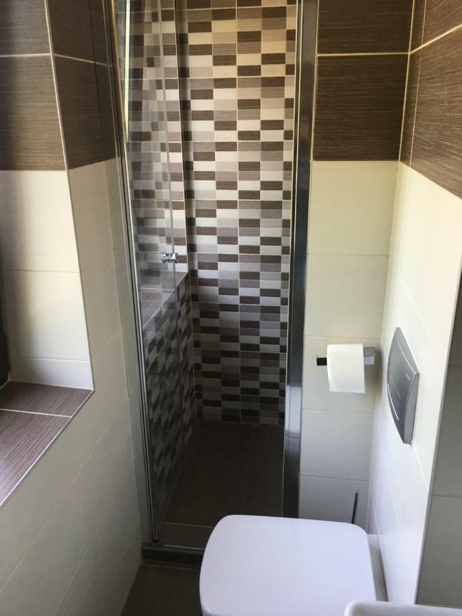 Laza Vendeghaz Hotel Zamardi Bagian luar foto