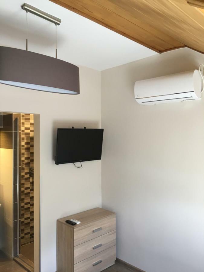 Laza Vendeghaz Hotel Zamardi Bagian luar foto